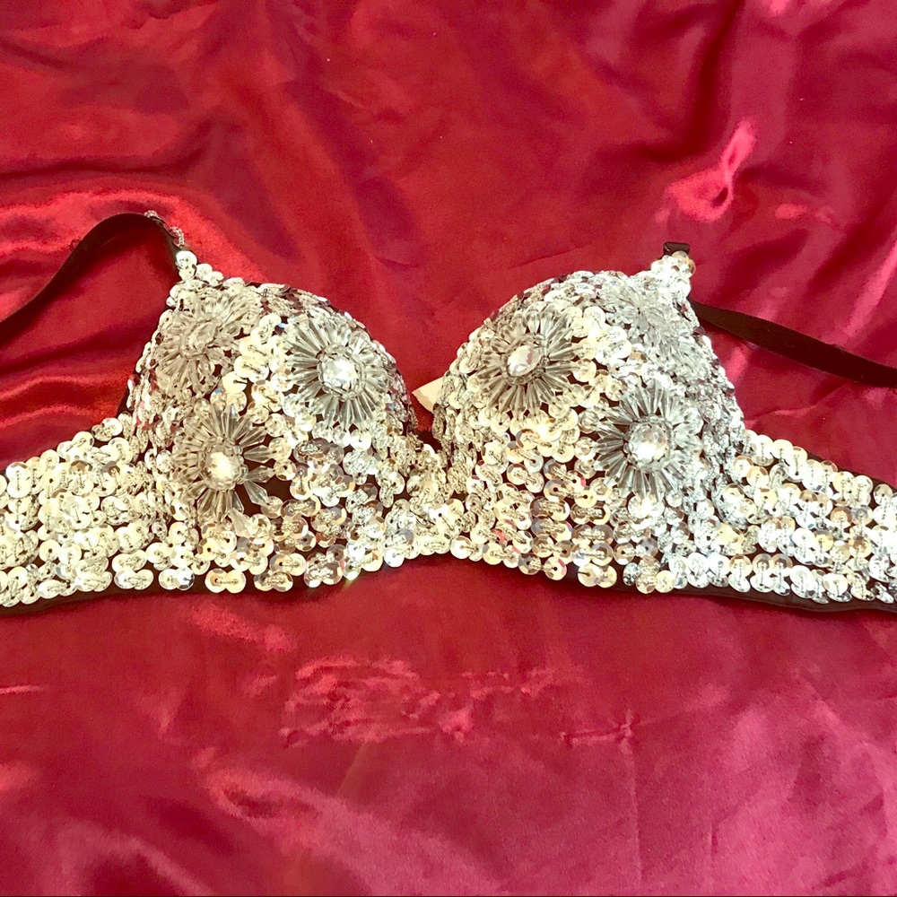 36B show bra!
